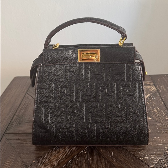 Black Designer Inspired Logo Handbag with Gold Hardware - Picture 4 of 11